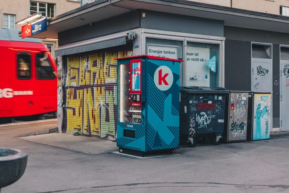 Valora rüstet k kiosk Verkaufsautomaten auf – neue Partnerschaft mit Boostbar